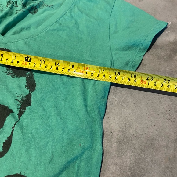 Skull and Crossbones Tee - Picture 3 of 4